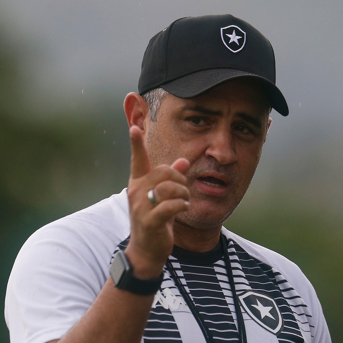 Depois do Flamengo, Botafogo demite Marcelo Chamusca; confira o mercado