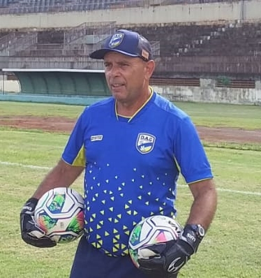 Preparador de goleiro com nove títulos estaduais e 14 acessos, mora em Dourados desde 2014