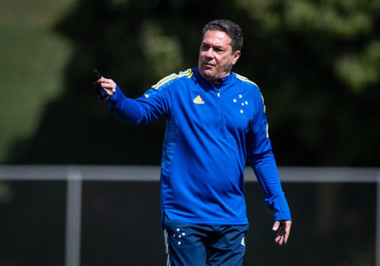 Na Canela - Luxemburgo virou um técnico qualquer que se aproxima cada vez mais do nível do futebol do MS